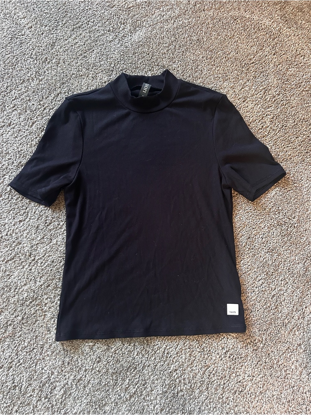 Vuori Black Short Sleeve Mock Neck Tee - womens S